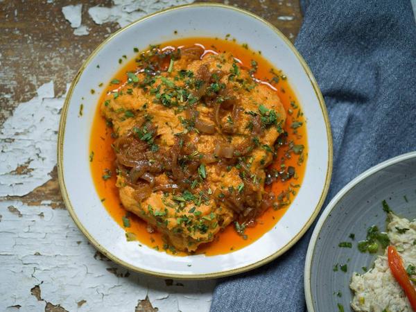 Fasole Frecata cu Prajeala de Ceapa si Boia